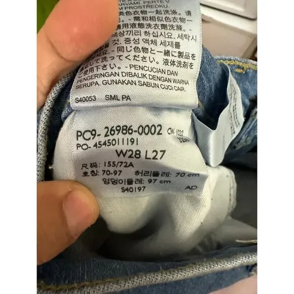 Levi's High Rise Women’s Jeans in Classic Blue Denim - Picture 5 of 11